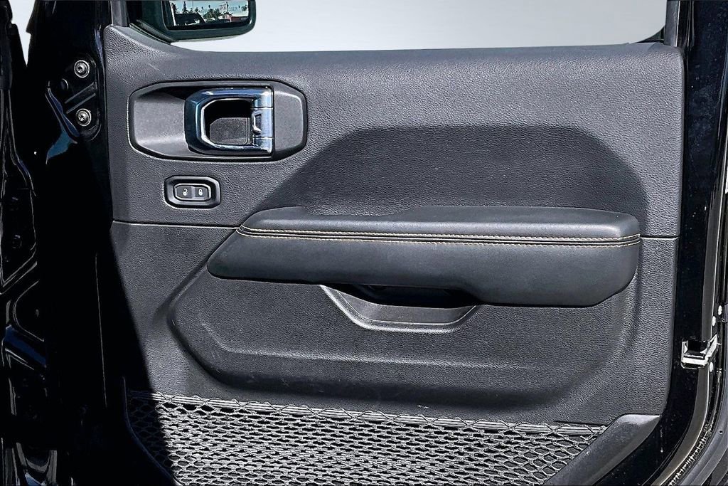 Certified 2025 Jeep Wrangler Unlimited Sahara w/ Safety Group AWD/4WD image 15