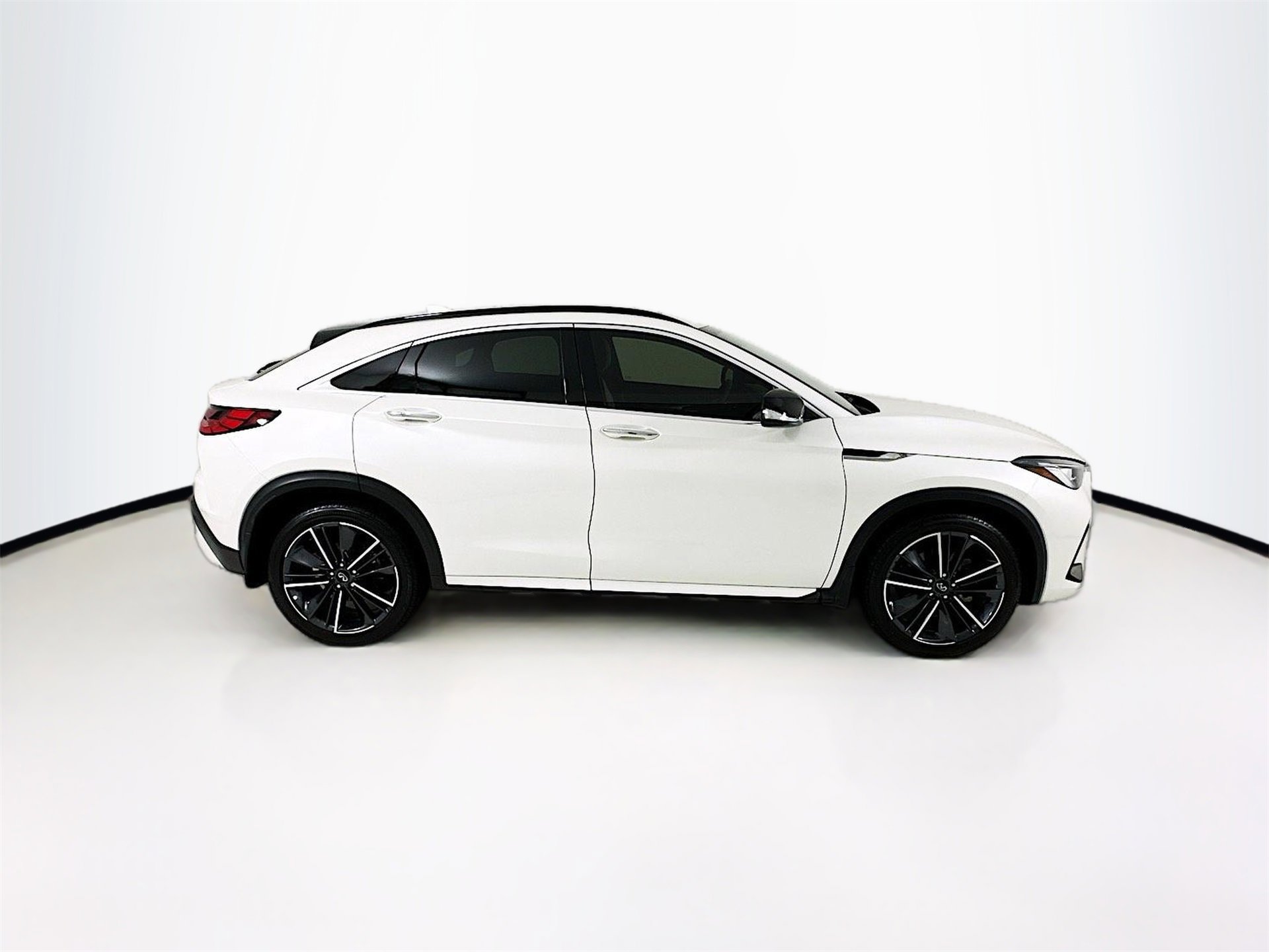 Used 2023 INFINITI QX55 Luxe w/ Cargo Package image 8