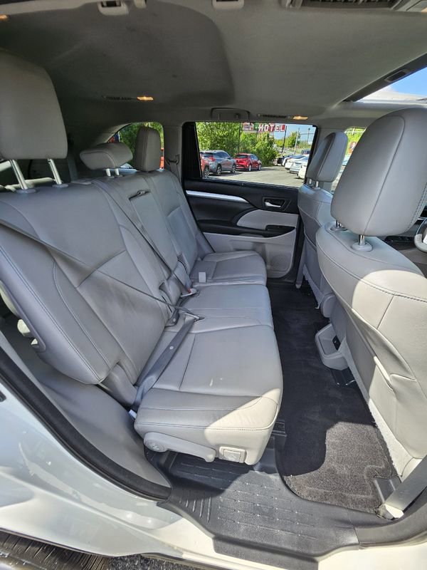 Used 2015 Toyota Highlander XLE AWD/4WD image 21