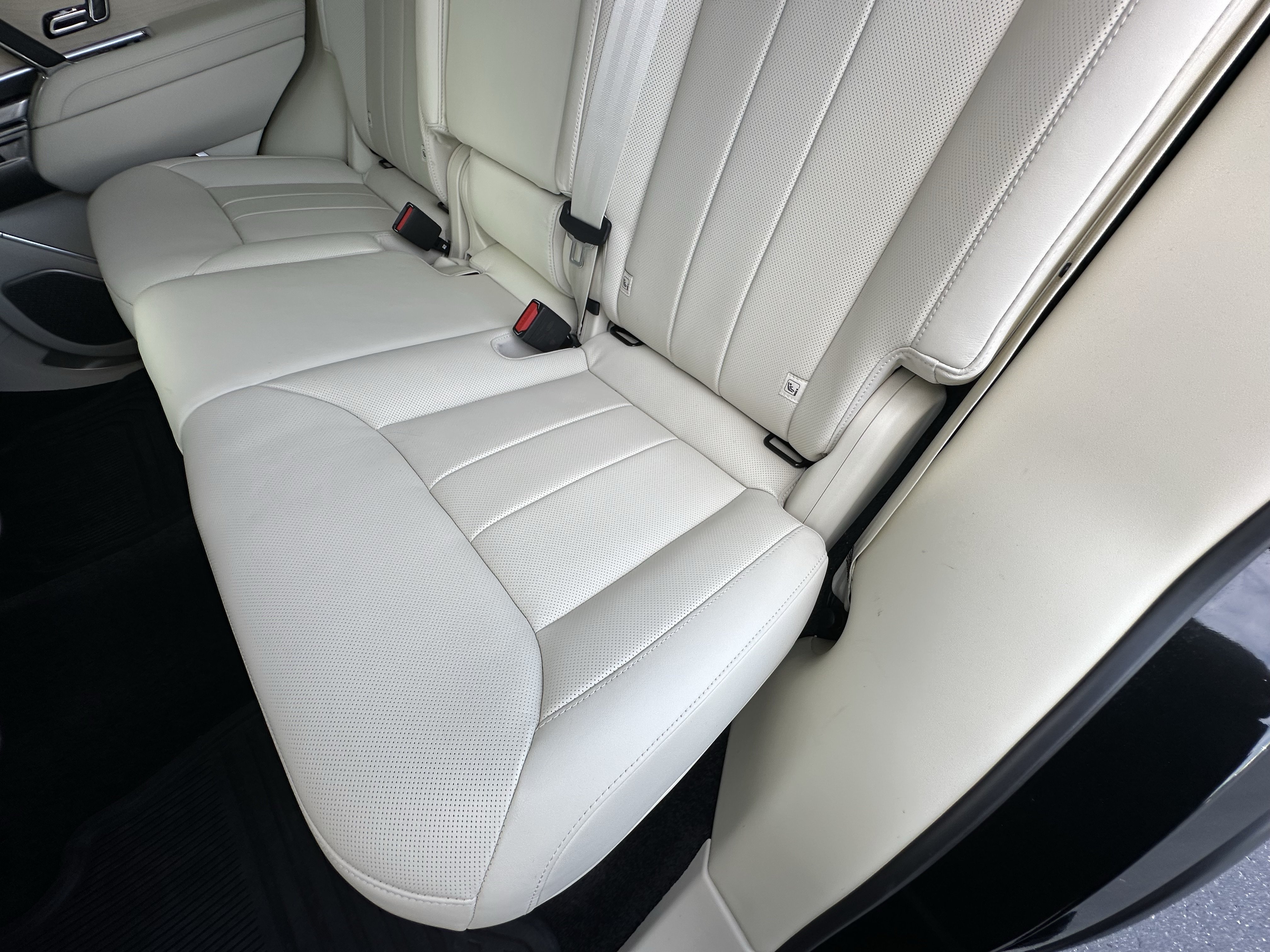 Certified 2024 Land Rover Range Rover Autobiography AWD/4WD image 30
