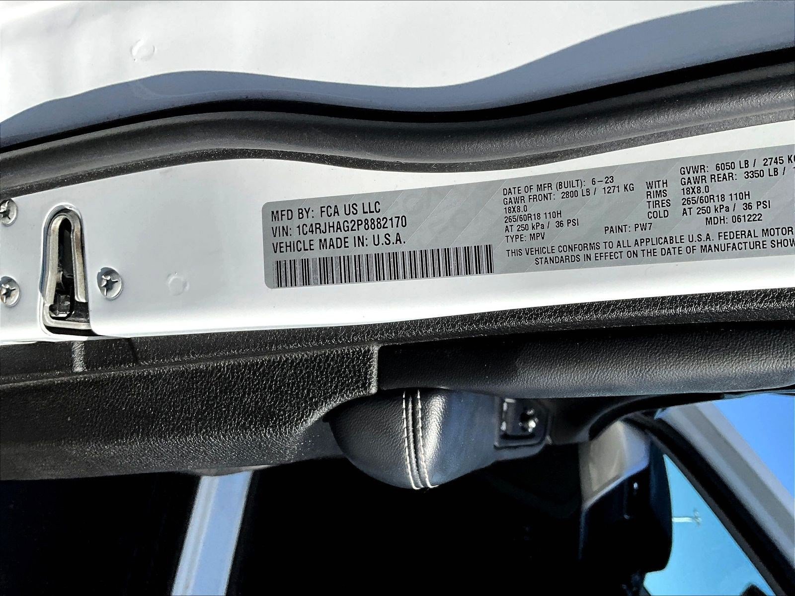 Used 2023 Jeep Grand Cherokee Laredo AWD/4WD image 19