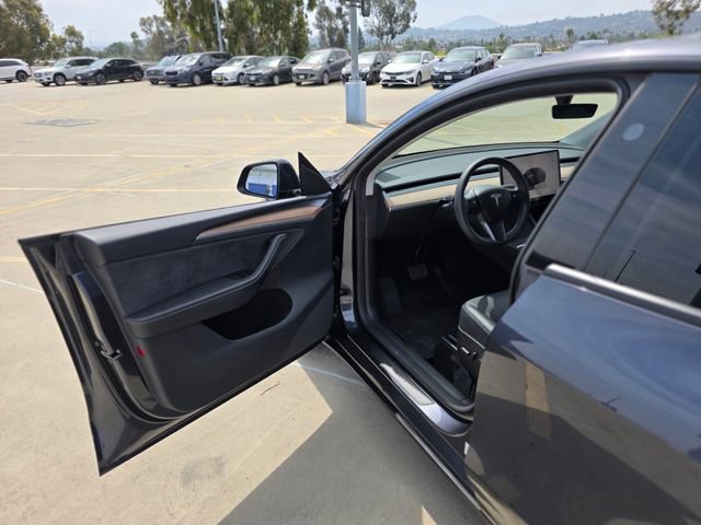 Used 2024 Tesla Model Y Long Range image 33