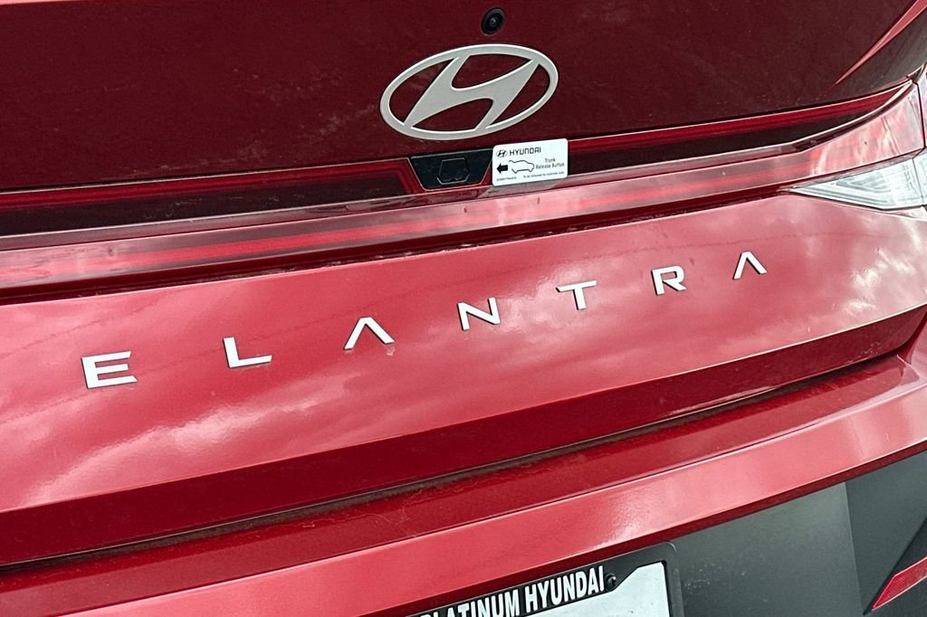 New 2025 Hyundai Elantra SEL image 23