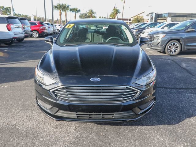 Used 2017 Ford Fusion SE FWD image 2