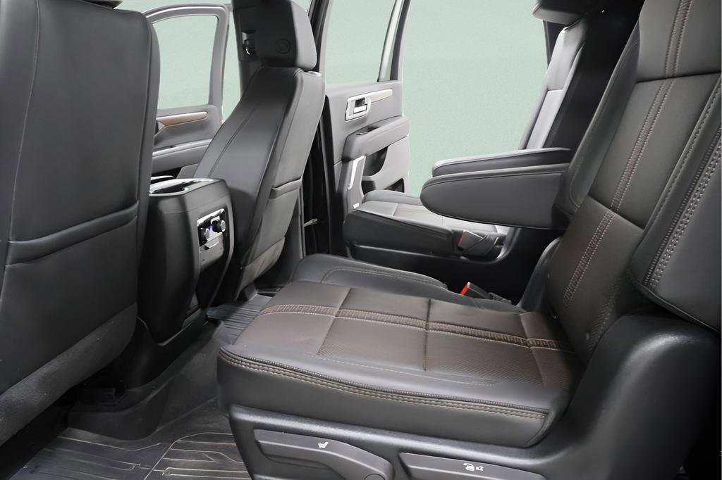 Used 2026 Chevrolet Suburban High Country AWD/4WD image 27