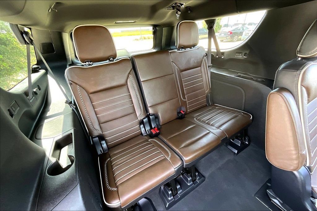 Used 2025 GMC Yukon XL Denali Ultimate AWD/4WD image 32