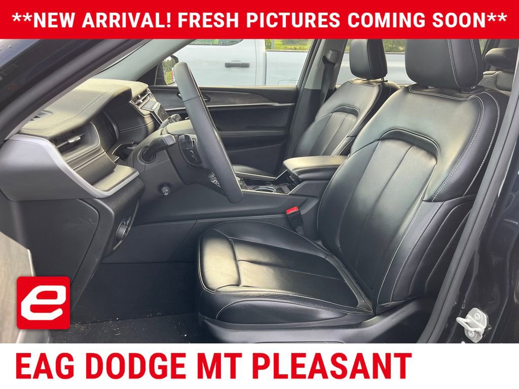 Used 2023 Jeep Grand Cherokee L Limited w/ Luxury Tech Group II AWD/4WD image 5