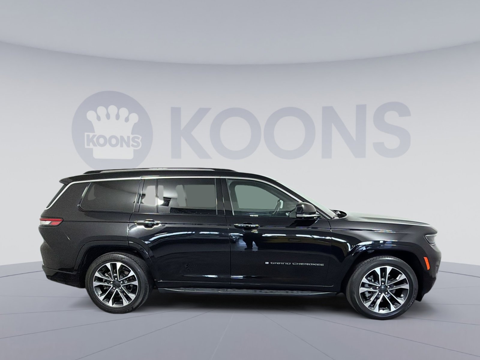 Used 2023 Jeep Grand Cherokee L Overland w/ Advanced Protech Group III image 8