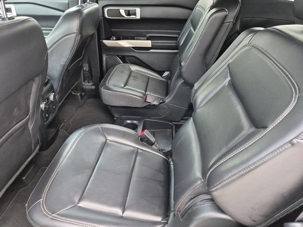 Used 2021 Ford Explorer XLT w/ Equipment Group 202A AWD/4WD image 17