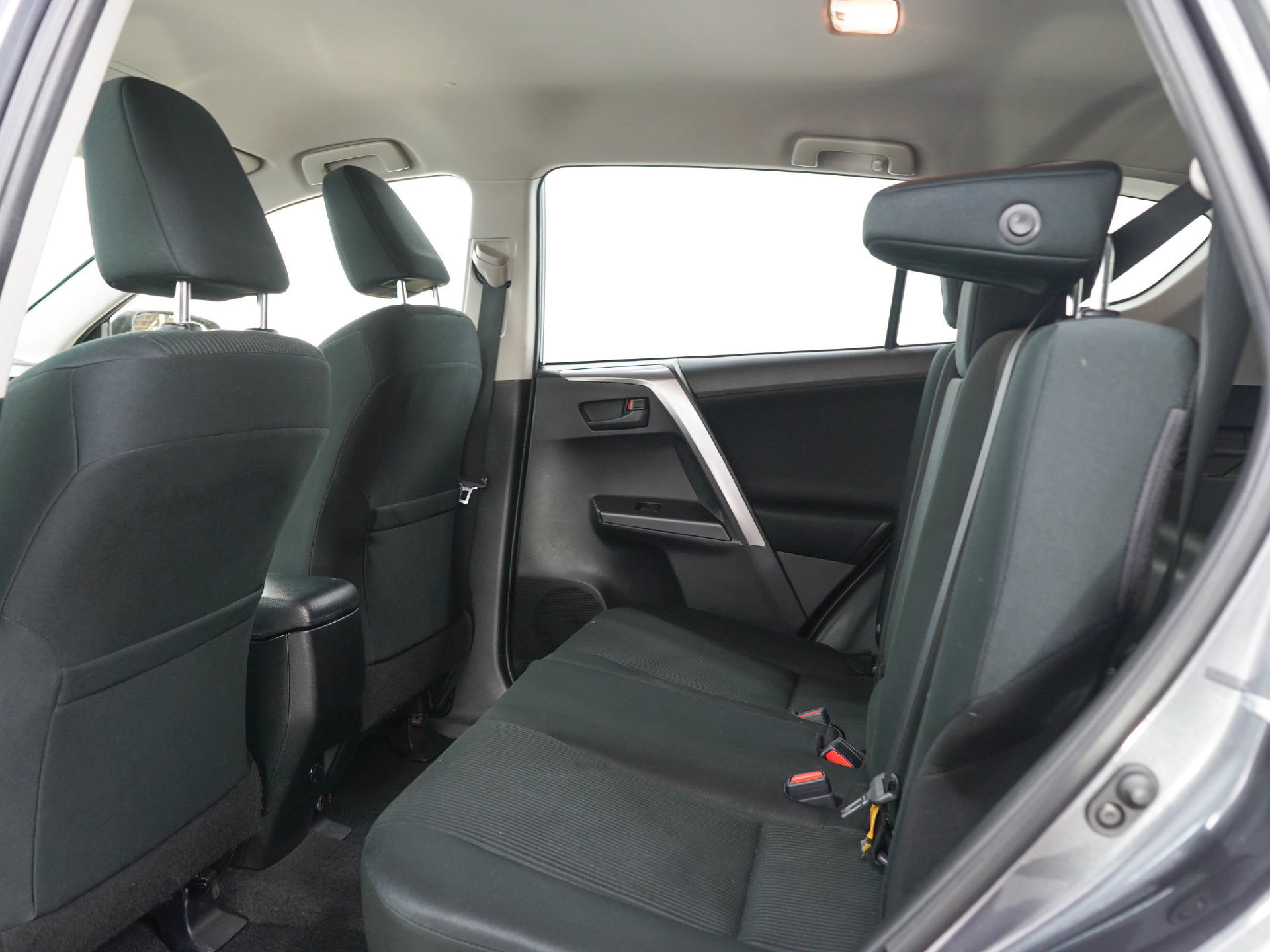 Used 2018 Toyota RAV4 LE w/ All Weather Liner Package AWD/4WD image 14