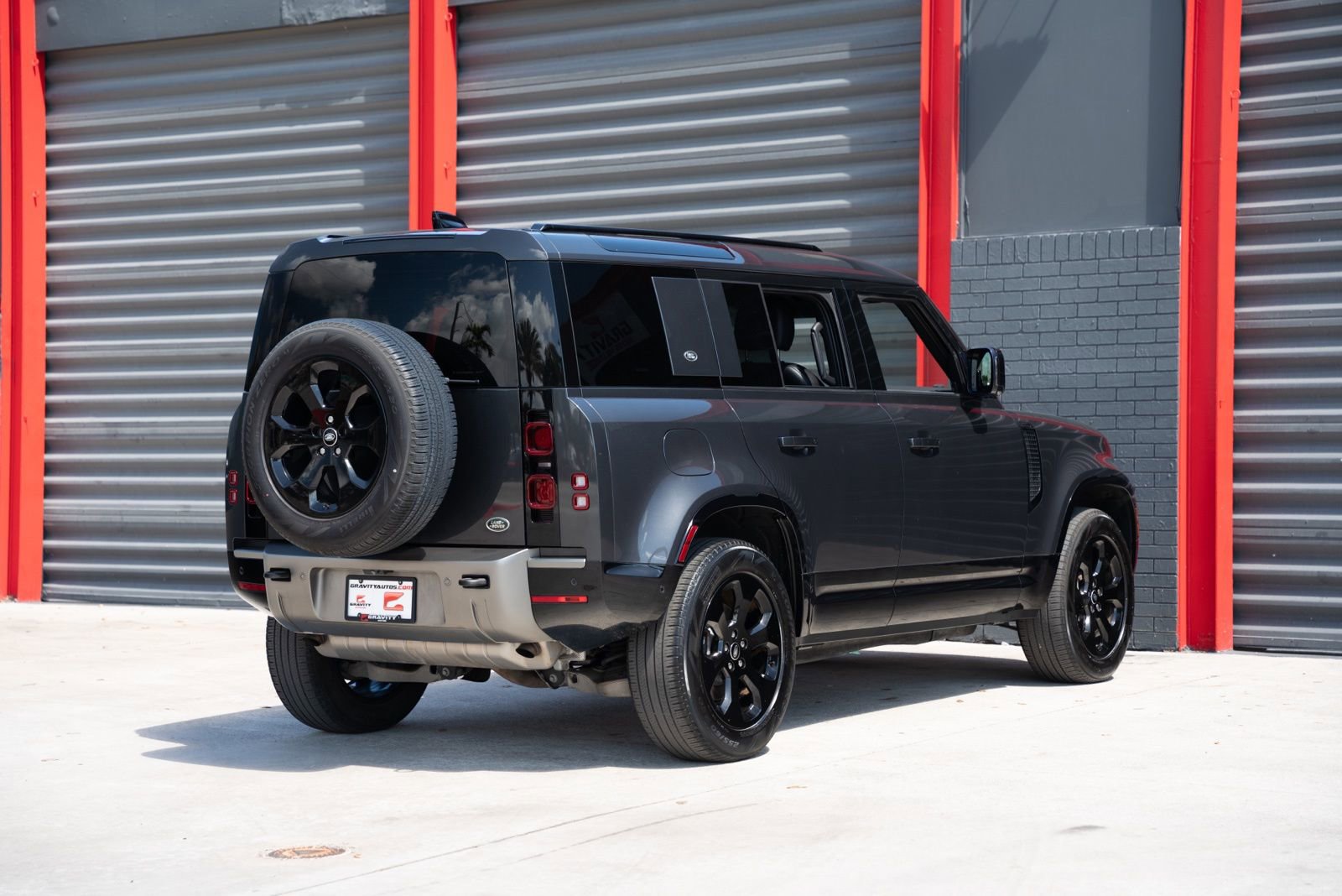 Used 2022 Land Rover Defender 110 X-Dynamic SE image 4