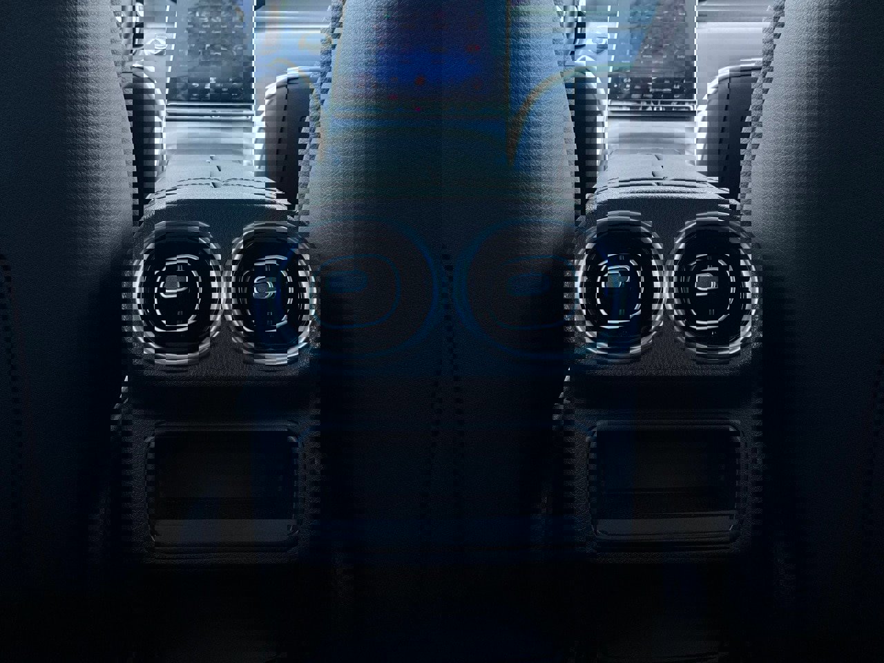 Used 2024 Mercedes-Benz GLC 300 4MATIC image 13