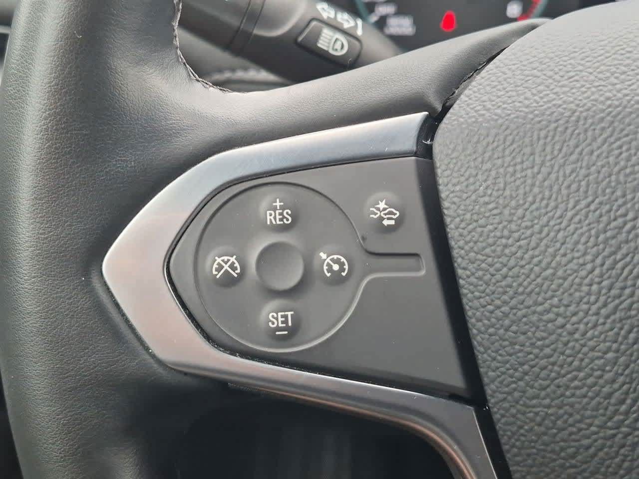 Used 2023 Chevrolet Traverse LT FWD image 25