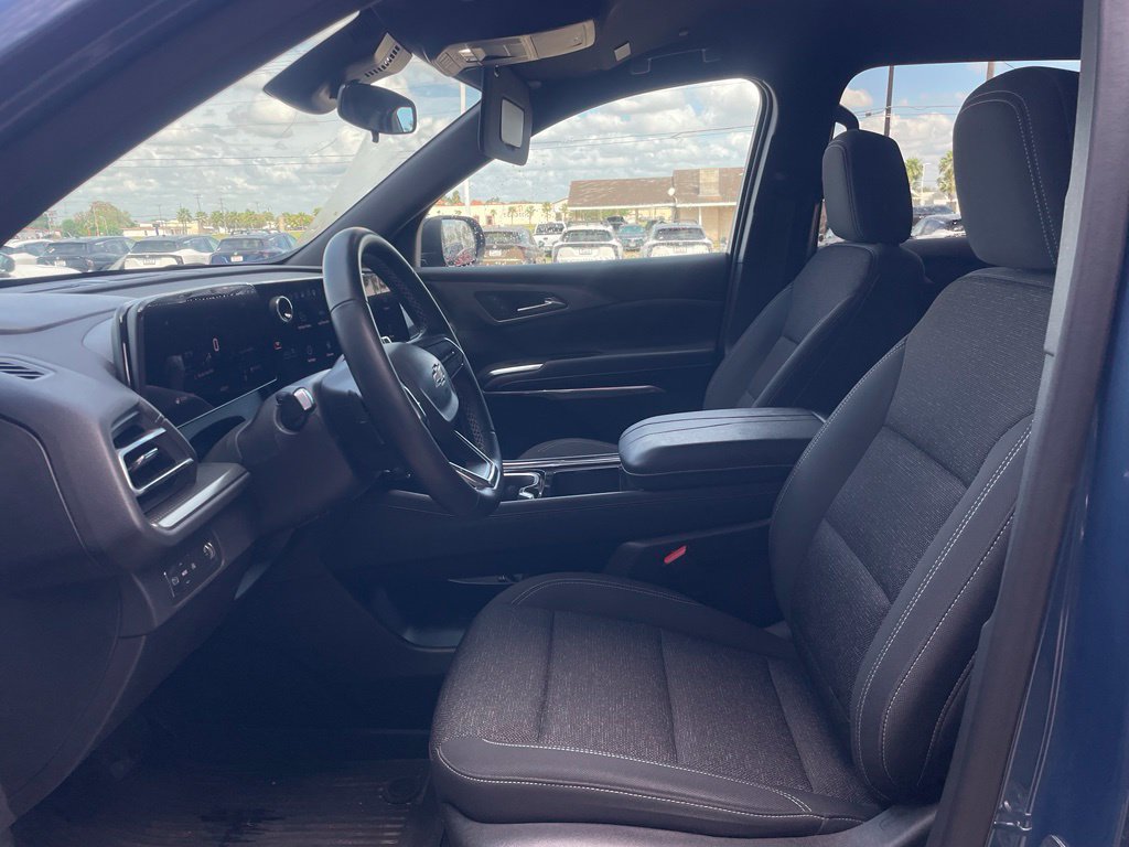 Used 2025 Chevrolet Traverse LT w/ LPO, Floor Liner Package FWD image 13