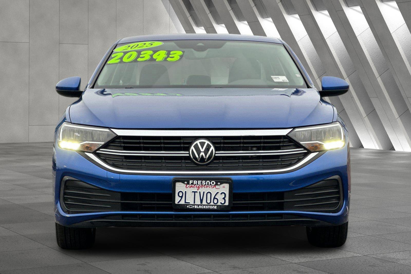 Used 2024 Volkswagen Jetta SE image 9