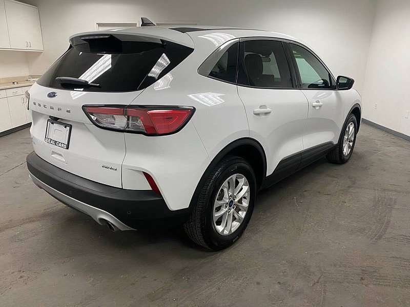 Used 2022 Ford Escape SE image 5