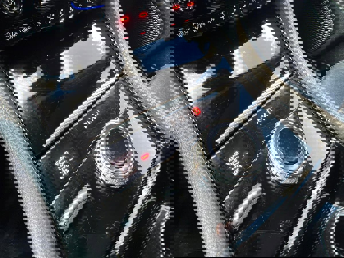 Used 2023 Jeep Grand Cherokee Limited image 17