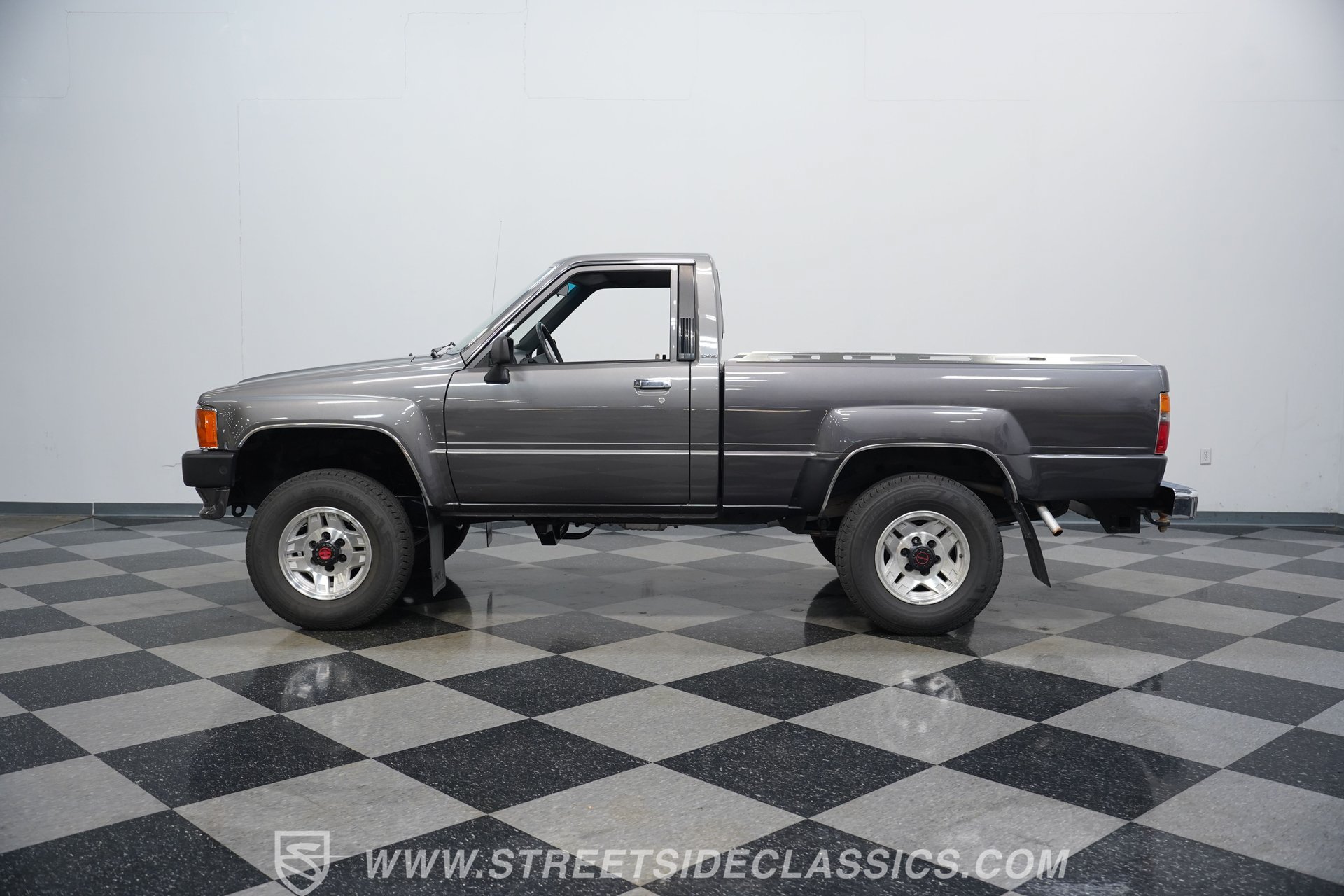 Used 1987 Toyota Pickup 4x4 Regular Cab image 8
