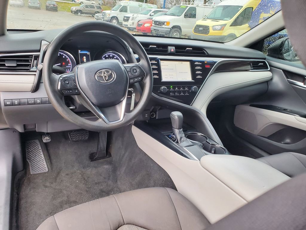 Used 2018 Toyota Camry L image 10
