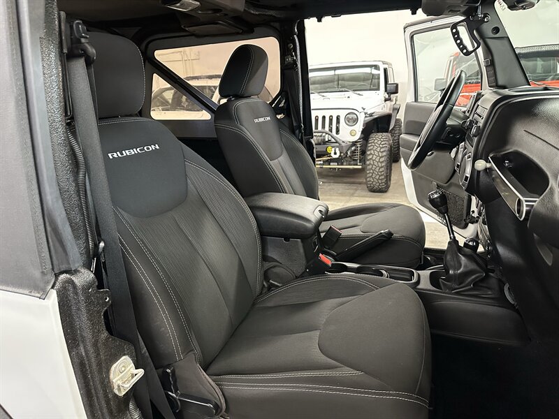 Used 2015 Jeep Wrangler Rubicon w/ Power Convenience Group AWD/4WD image 25