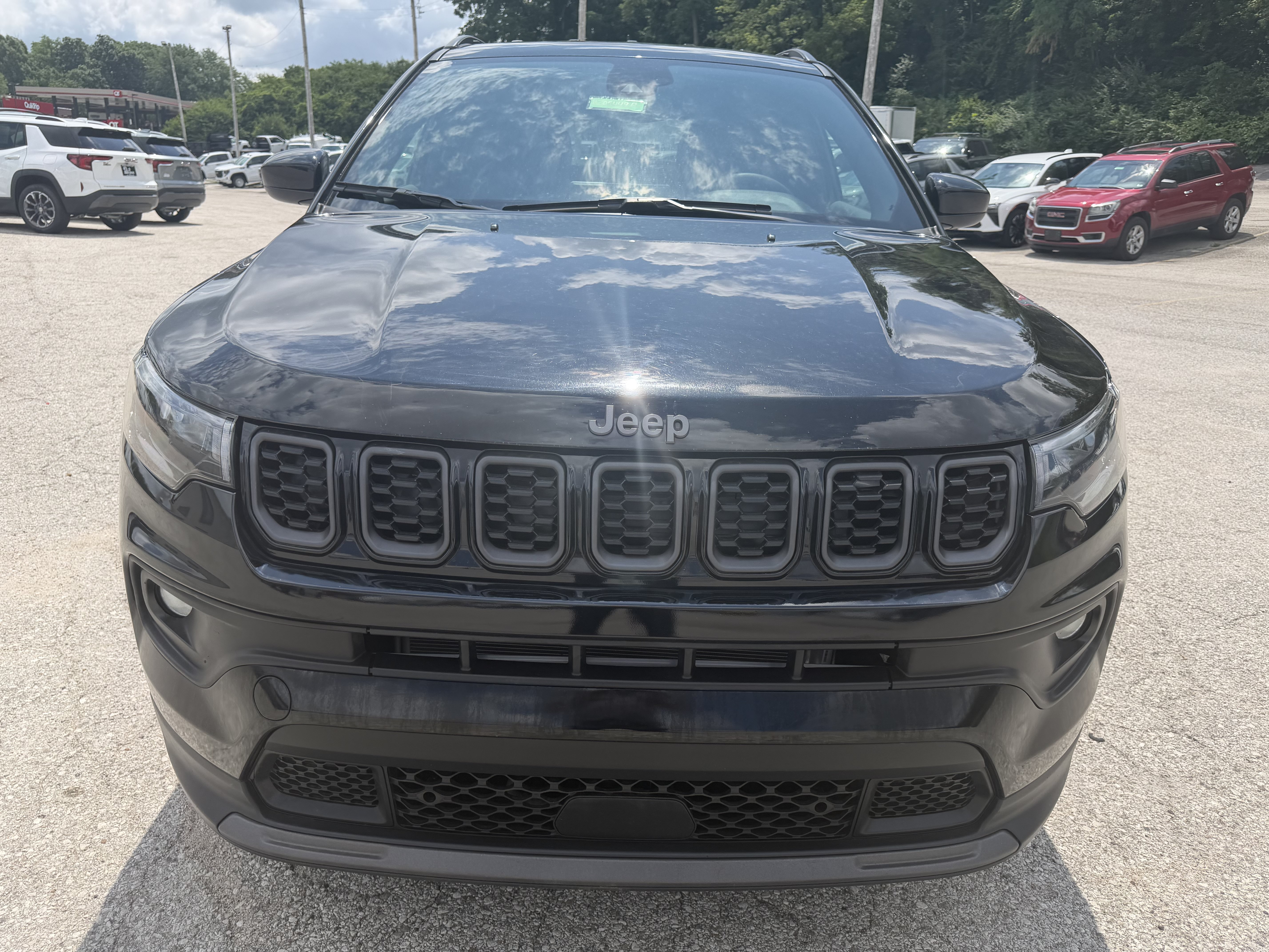 Used 2025 Jeep Compass Latitude w/ Altitude Special Edition AWD/4WD image 2