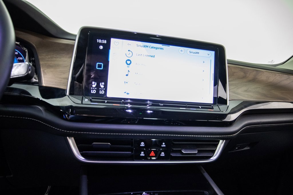 Used 2025 Volkswagen Atlas SE image 23