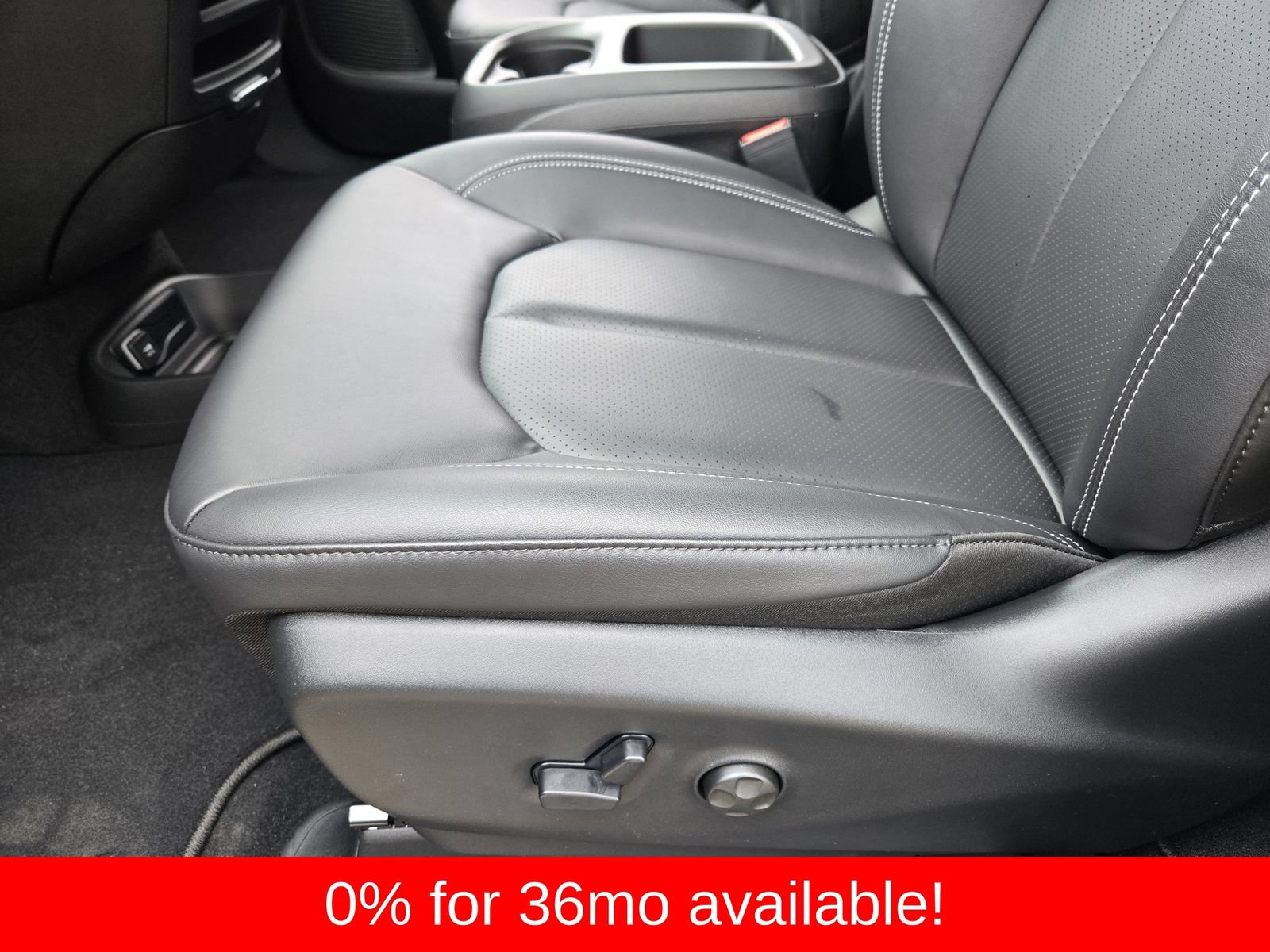 New 2026 Chrysler Pacifica Select AWD/4WD image 24