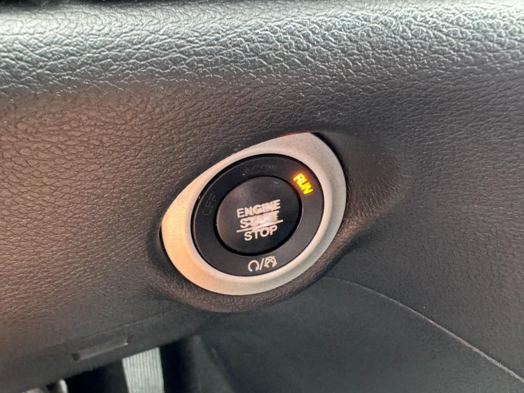 Used 2018 Chrysler Pacifica Touring-L Plus FWD image 25