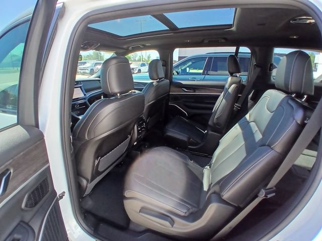 New 2026 Jeep Grand Cherokee L Limited w/ Luxury Tech Group II AWD/4WD image 19