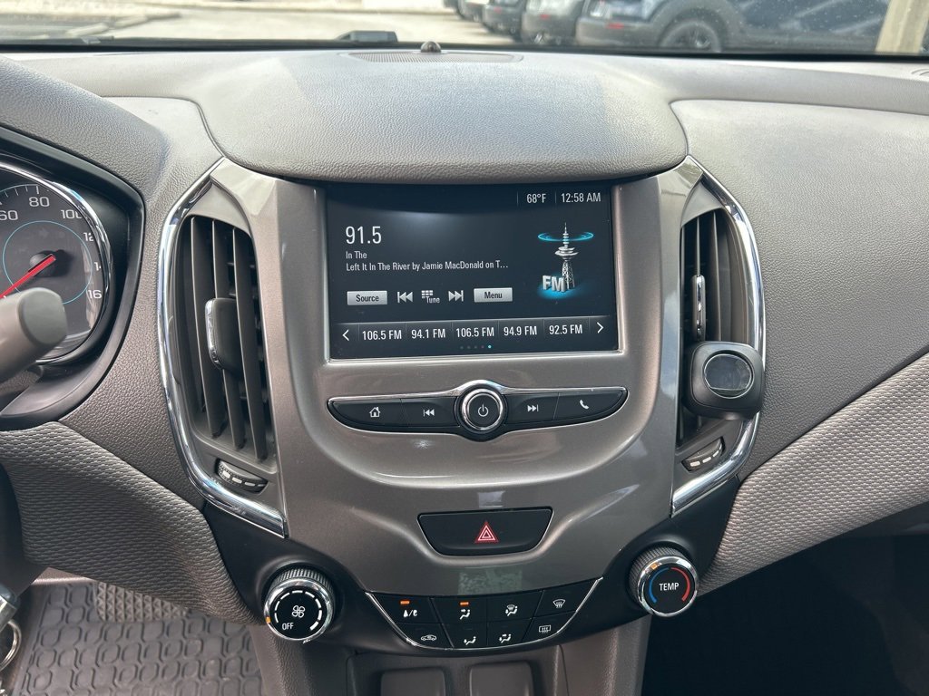 Used 2018 Chevrolet Cruze LT image 19