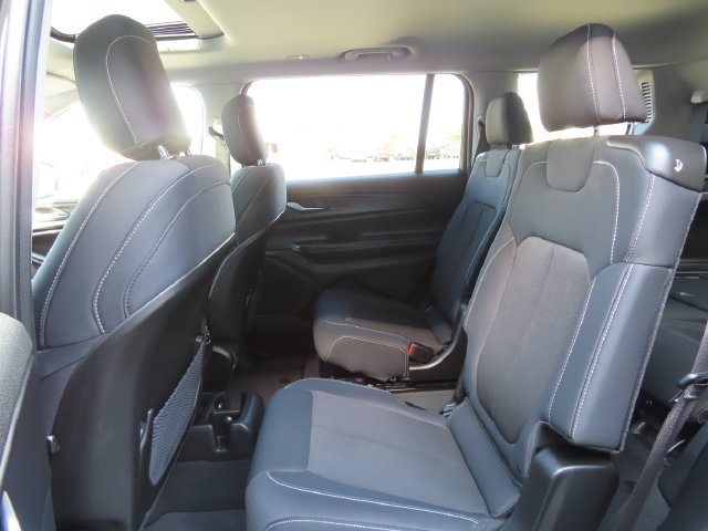 Used 2023 Jeep Grand Cherokee L Laredo w/ Luxury Tech Group I AWD/4WD image 22