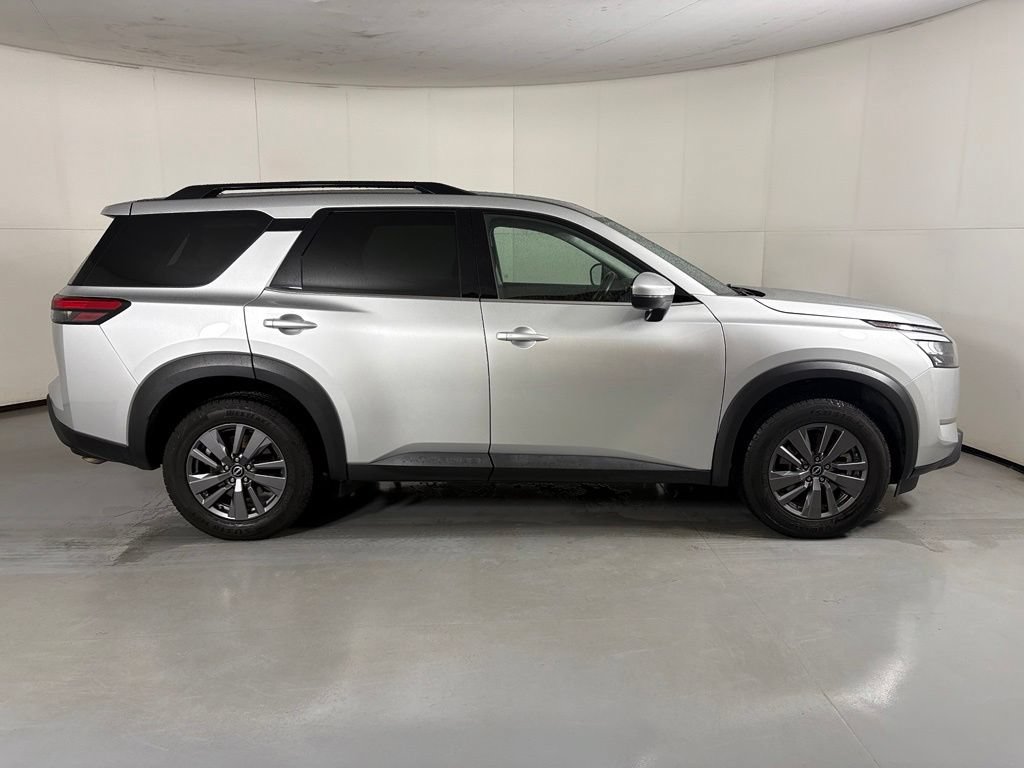 Used 2024 Nissan Pathfinder SV FWD image 9