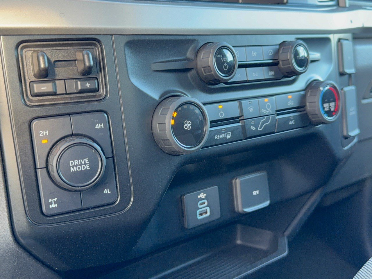 Used 2024 Ford F250 XL w/ STX Appearance Package AWD/4WD image 22