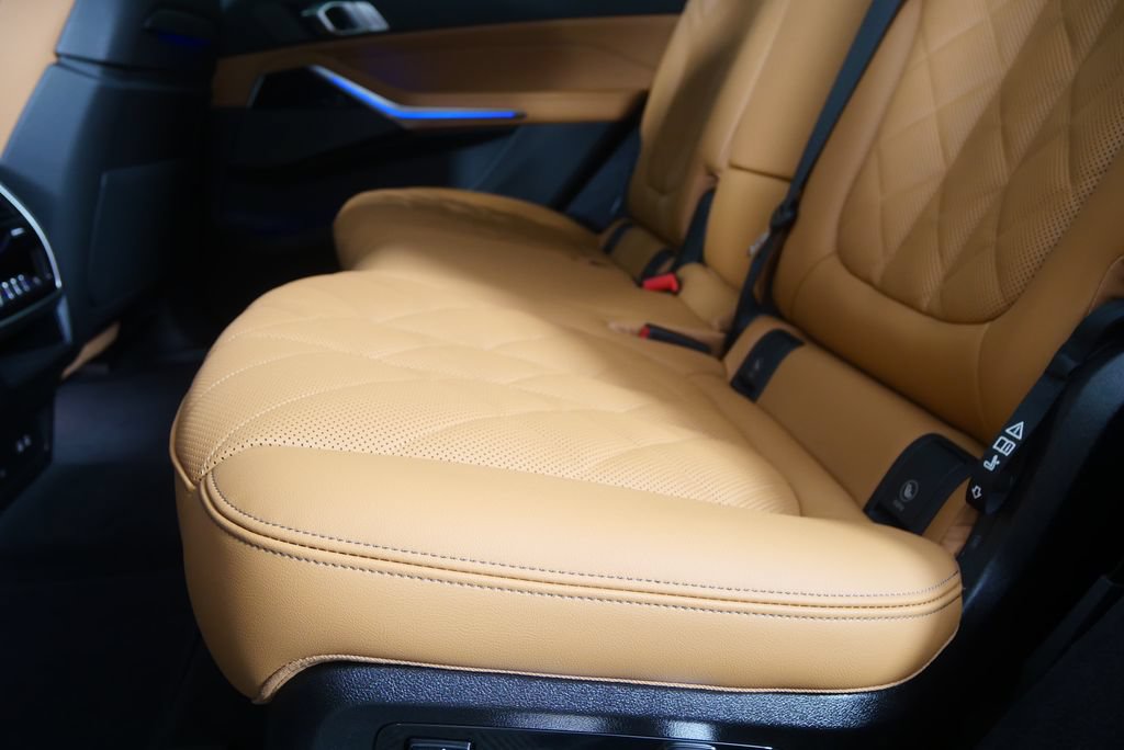 New 2026 BMW X7 M60i AWD/4WD image 14