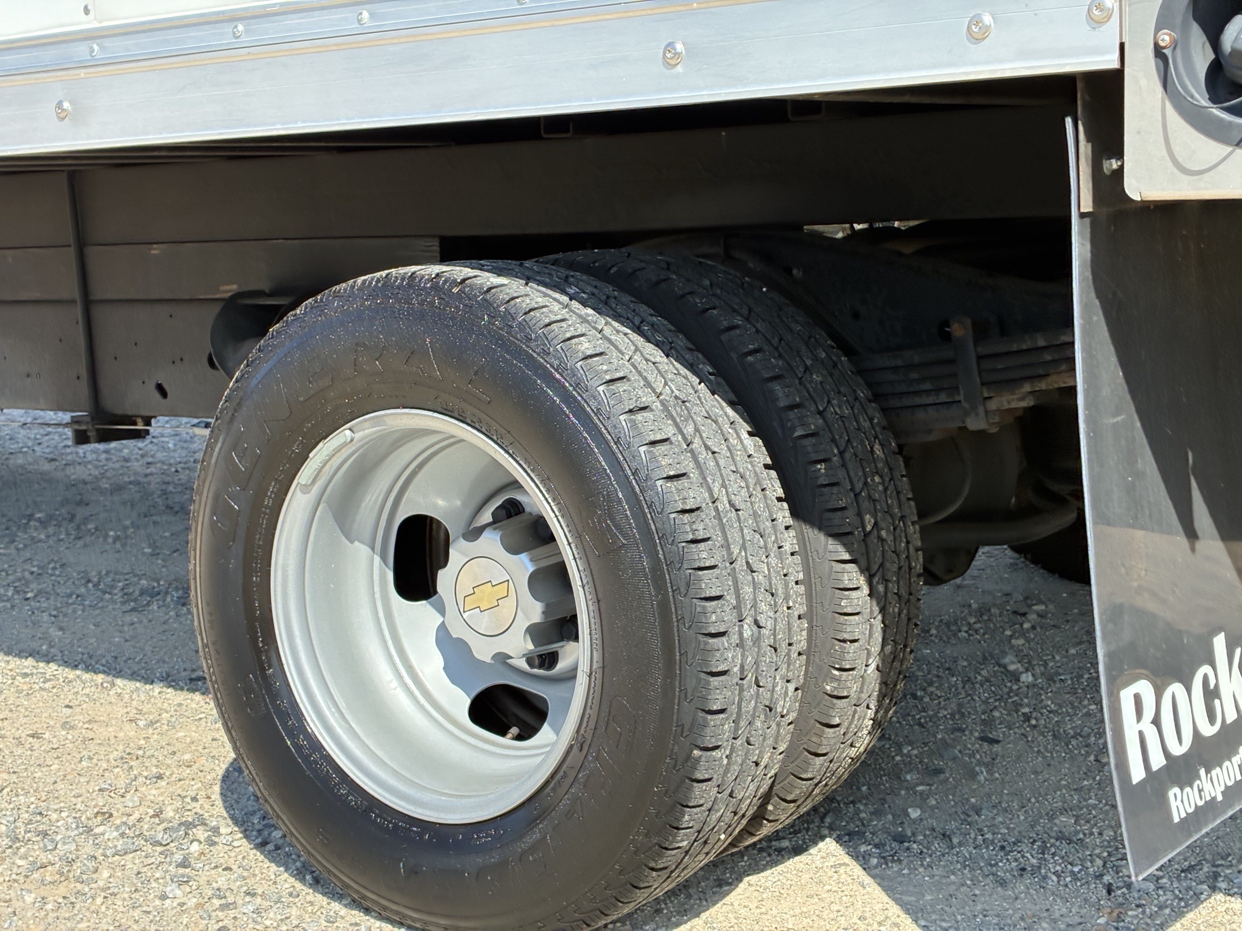 Used 2024 Chevrolet Express 4500 Extended w/ Power Convenience Package RWD image 8