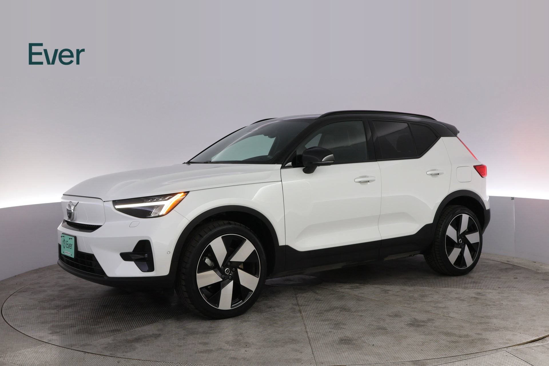 Used 2023 Volvo XC40 Recharge Plus w/ Protection Package Premier AWD/4WD image 17