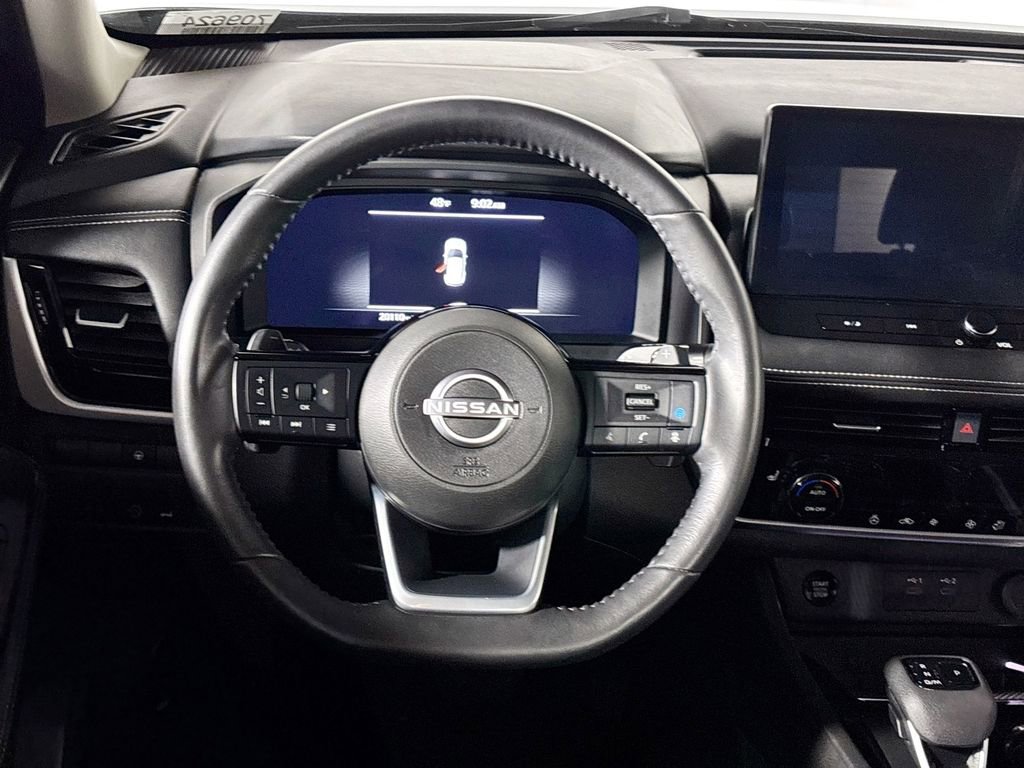 Used 2024 Nissan Rogue SL AWD/4WD image 13