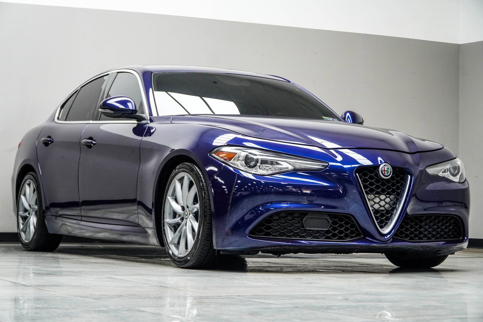 Used 2019 Alfa Romeo Giulia image 4