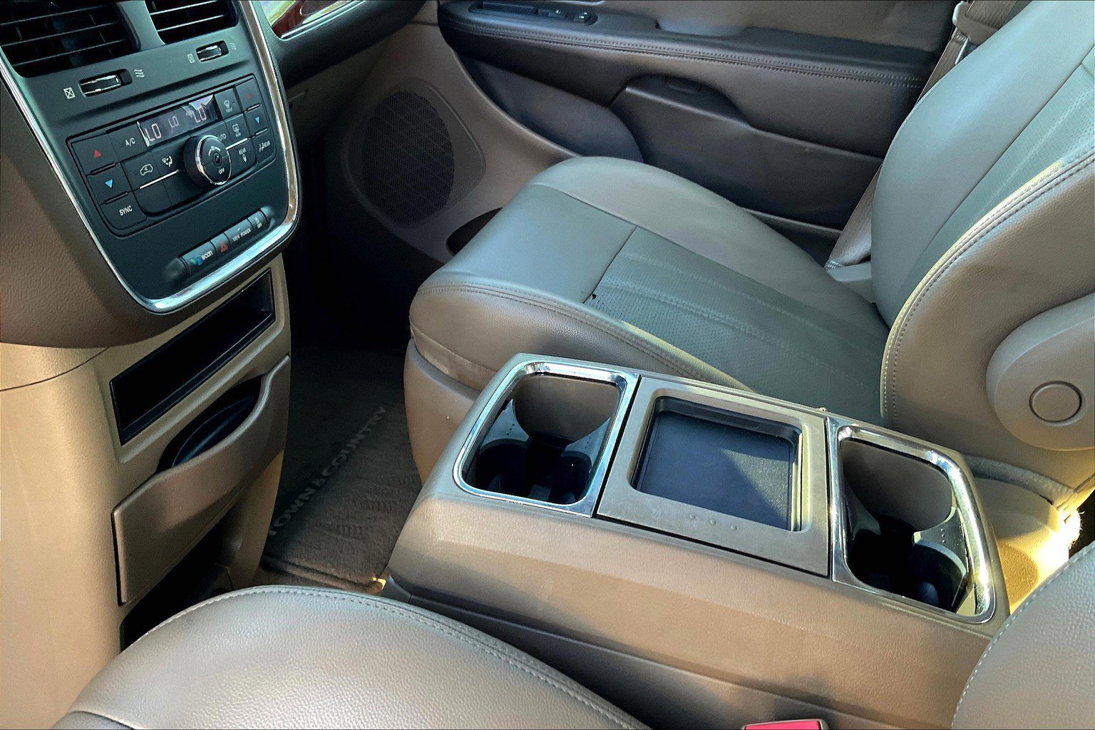 Used 2012 Chrysler Town & Country Touring w/ Entertainment Group #1 image 16