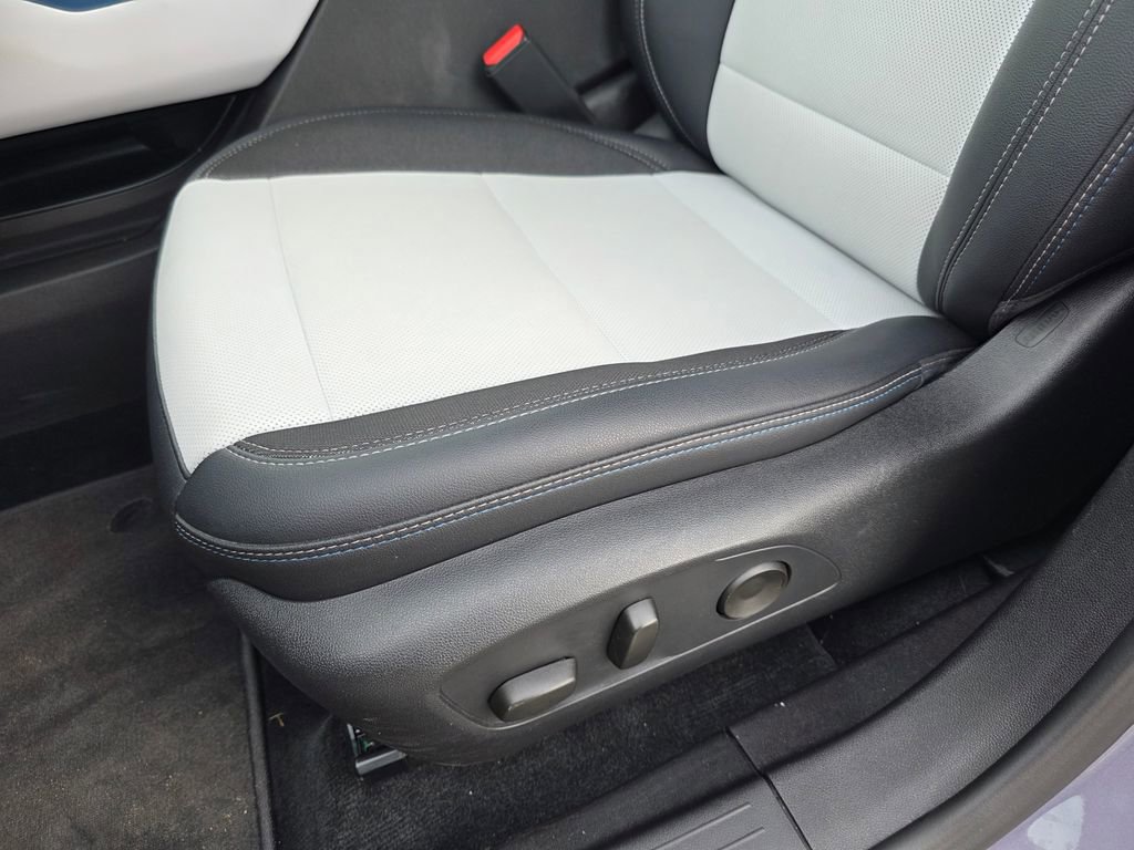 Certified 2025 Chevrolet Equinox EV LT image 12