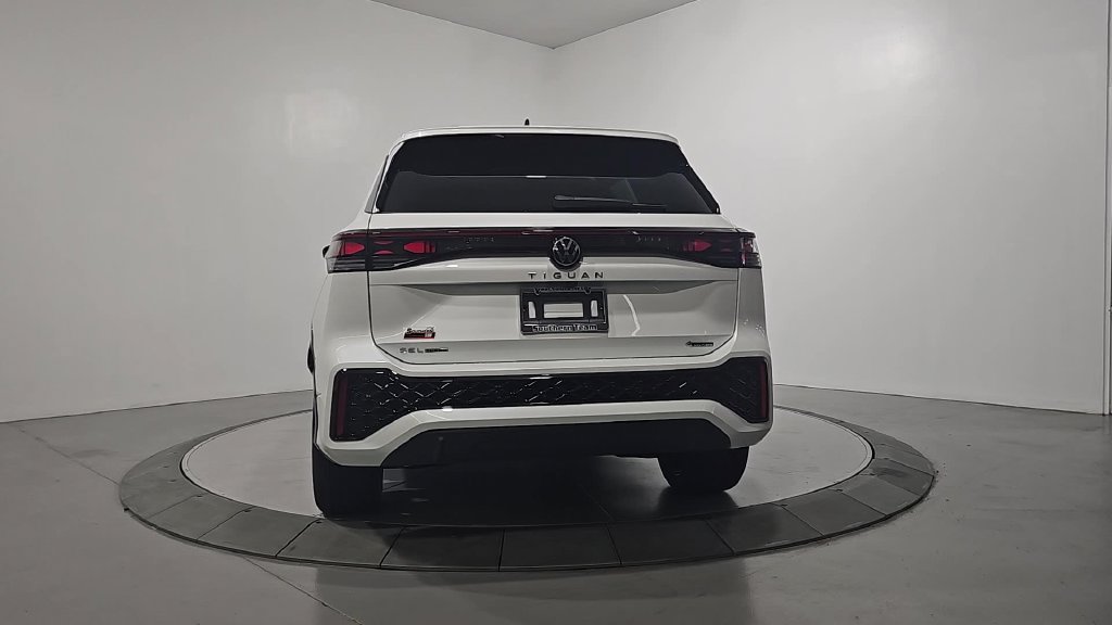 New 2026 Volkswagen Tiguan SEL R-Line AWD/4WD image 4