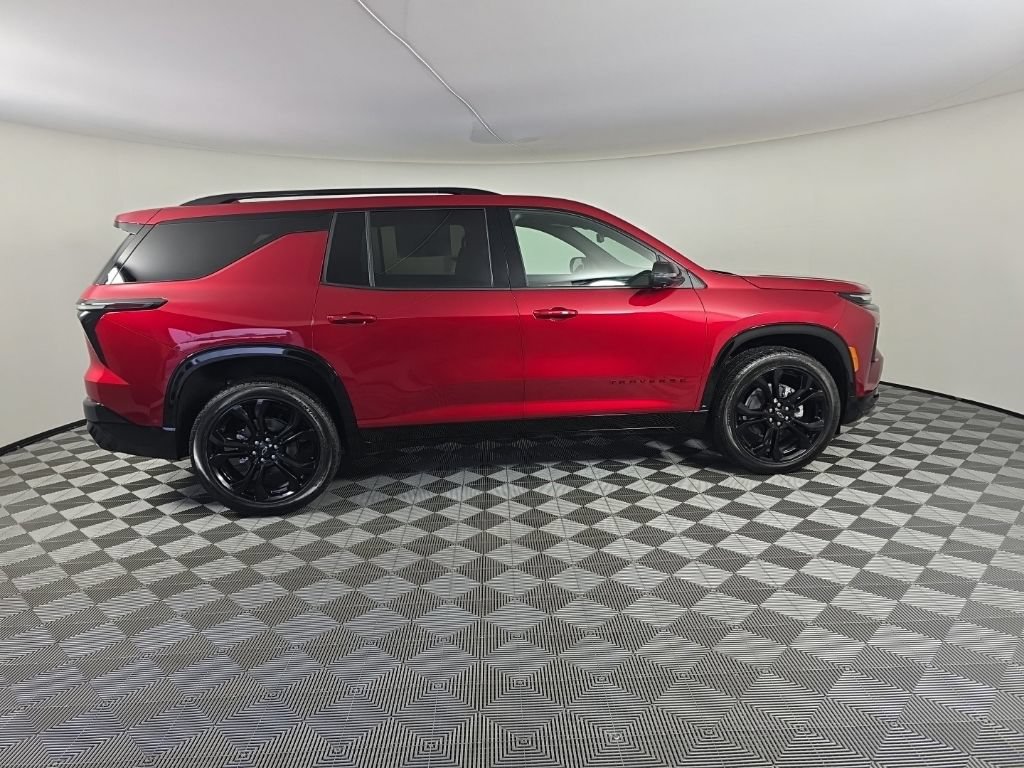 New 2027 Chevrolet Traverse RS w/ LPO, Floor Liner Package FWD image 6