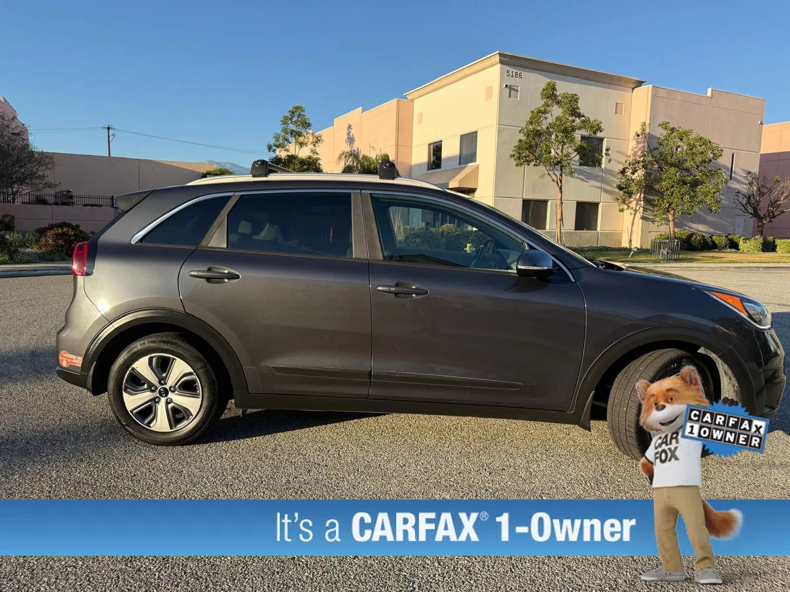 Used 2018 Kia Niro EX image 4