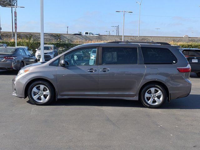 Used 2020 Toyota Sienna LE w/ Carpet Mat Package FWD image 14