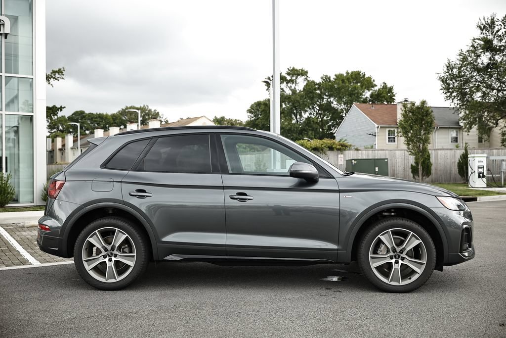 Used 2025 Audi Q5 Premium Plus w/ Premium Plus AWD/4WD image 3