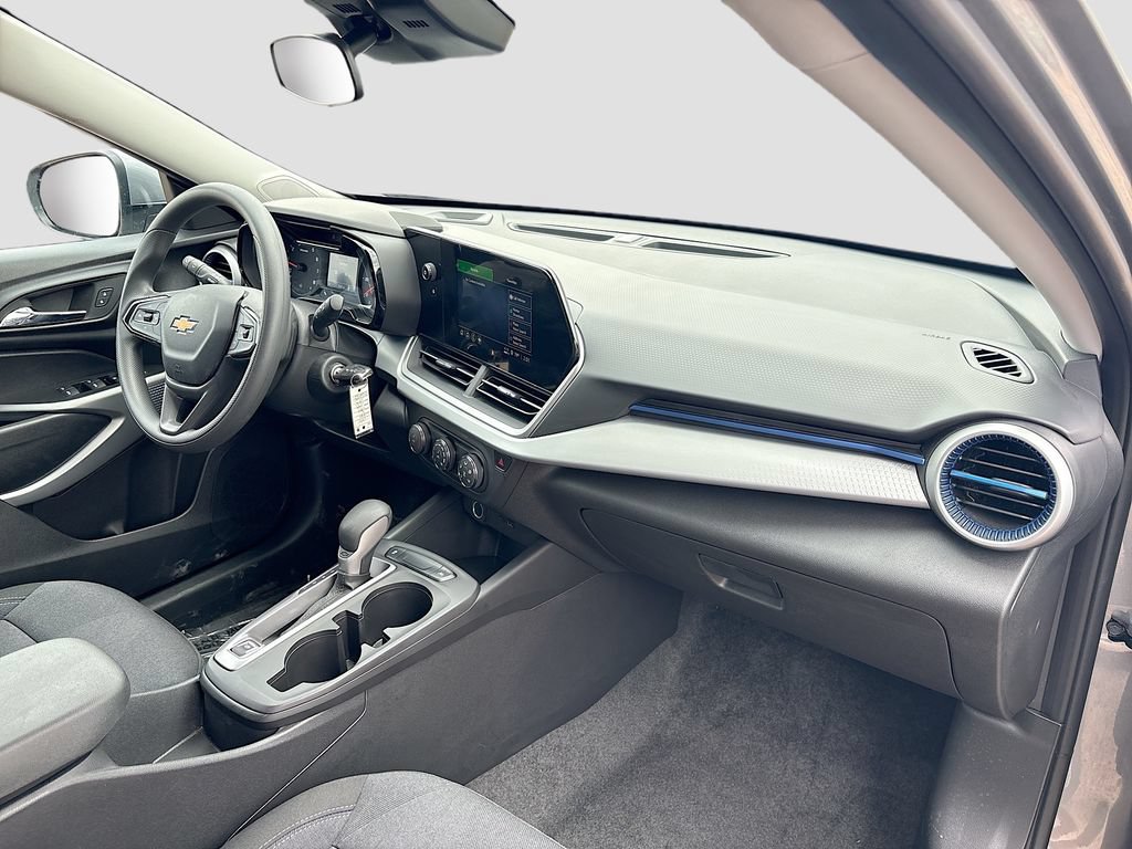 Used 2026 Chevrolet Trax LS w/ LS Convenience Package FWD image 27