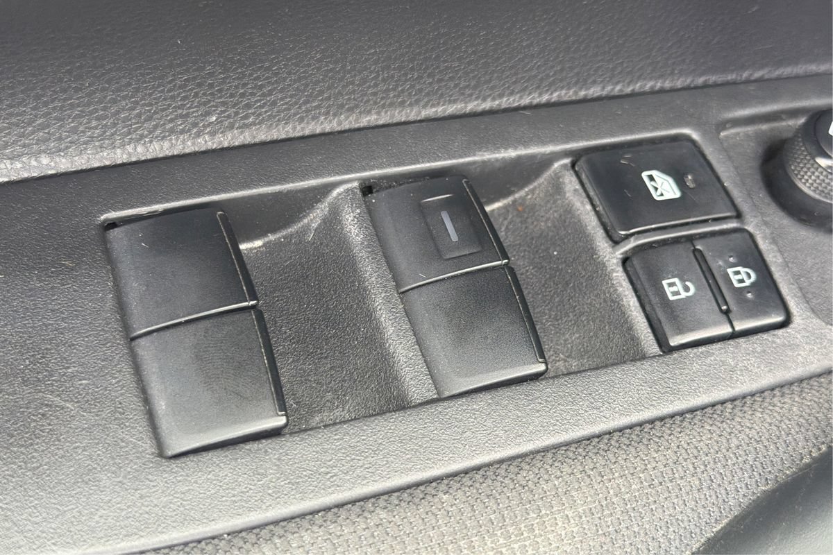 Used 2022 Toyota Corolla LE FWD image 32