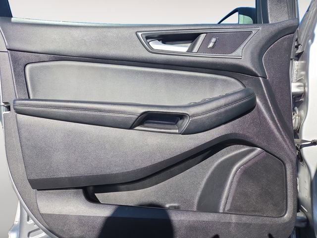 Used 2020 Ford Edge SE image 16