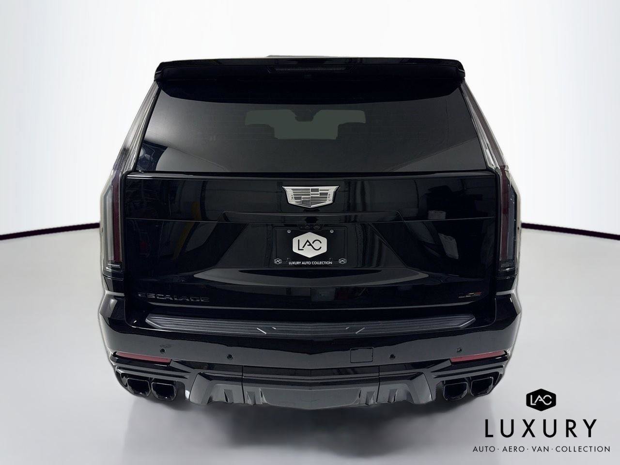 Used 2025 Cadillac Escalade ESV V w/ LPO, ONYX Package AWD/4WD image 7