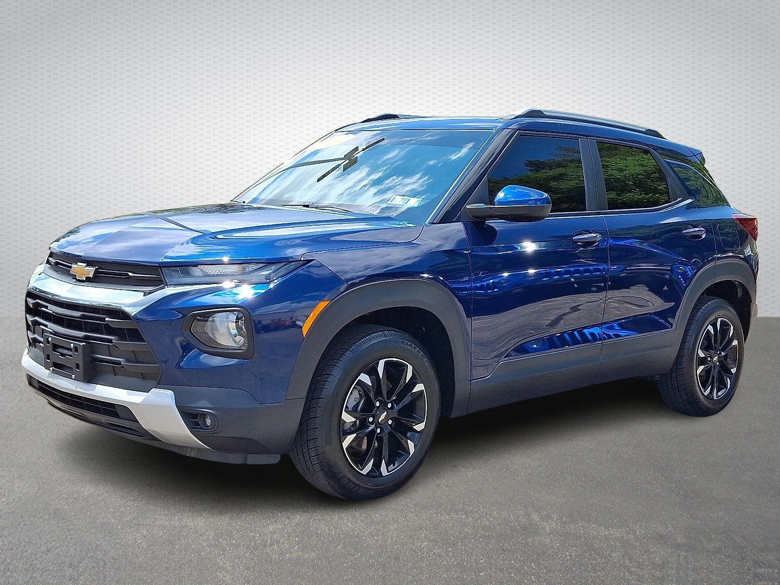 Used 2022 Chevrolet TrailBlazer LT w/ Driver Confidence Package AWD/4WD image 3